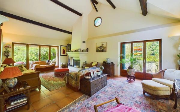 Maison à vendre    7 pièces • 275 m2 Saint-Cergues