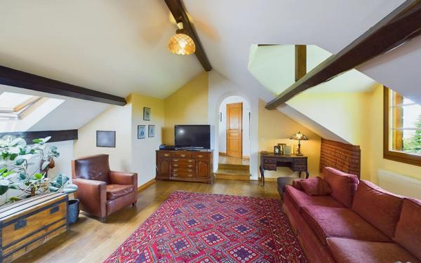 Maison à vendre    7 pièces • 275 m2 Saint-Cergues