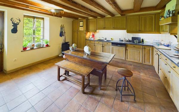 Maison à vendre    7 pièces • 275 m2 Saint-Cergues