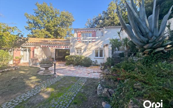 Maison à vendre    9 pièces •  La Garde-Freinet