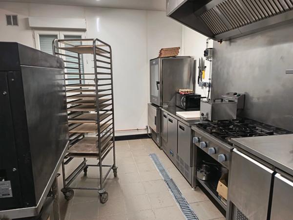 Vente Fonds de commerce 5 pièces 180 m2 à Auzat-la-Combelle