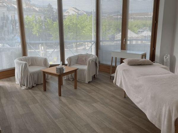 Location Local commercial 3 pièces 46.6 m² - 12 PLACE DES ARTS Thonon Les Bains 74200