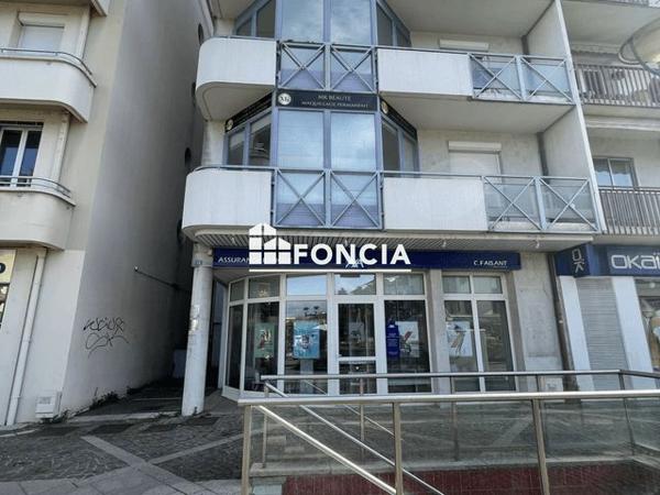 Location Local commercial 3 pièces 46.6 m² - 12 PLACE DES ARTS Thonon Les Bains 74200