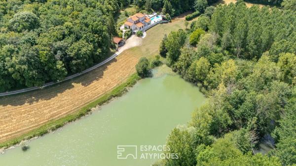 Propriété avec piscine, jacuzzi et étang, au sein d’un parc de 4,5 hectares