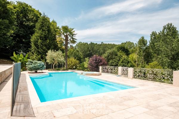 Propriété avec piscine, jacuzzi et étang, au sein d’un parc de 4,5 hectares