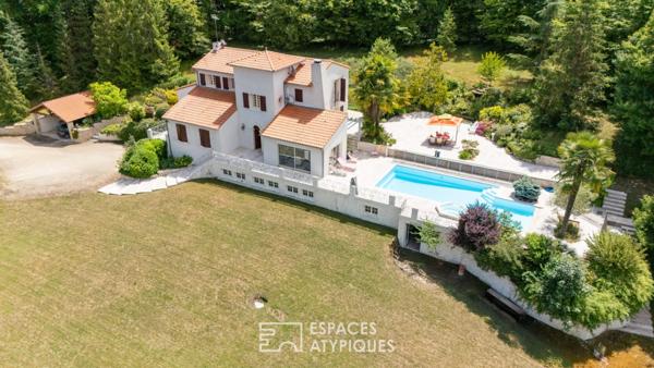 Propriété avec piscine, jacuzzi et étang, au sein d’un parc de 4,5 hectares