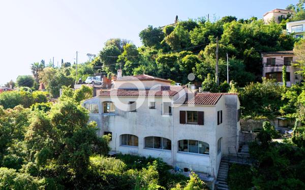 Maison à vendre    6 pièces • 177,29 m2 Mandelieu-la-Napoule