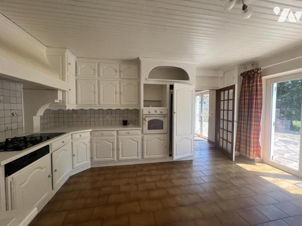 RANES (Normandie), à 15 min de la gare d'ARGENTAN, maison de charme au coeur de son parc arboré