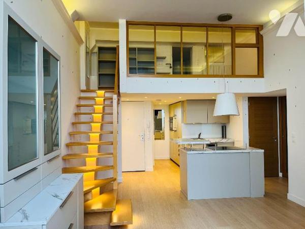 A vendre sur la commune de Granville, dans le quartier historique de la Haute Ville, un bel app...