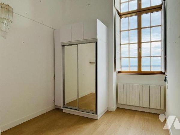 A vendre sur la commune de Granville, dans le quartier historique de la Haute Ville, un bel app...