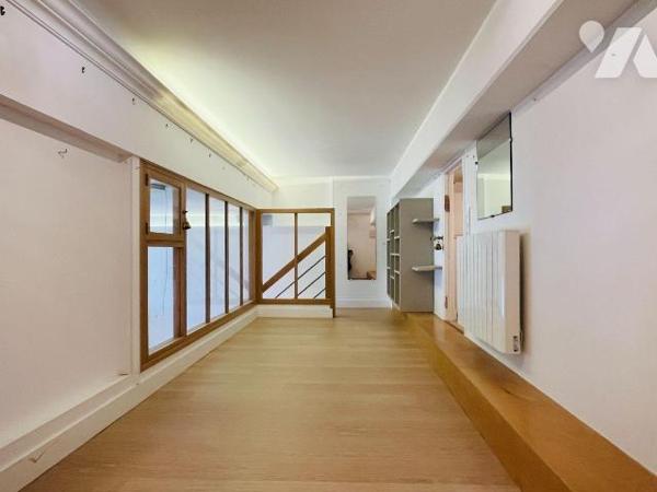 A vendre sur la commune de Granville, dans le quartier historique de la Haute Ville, un bel app...