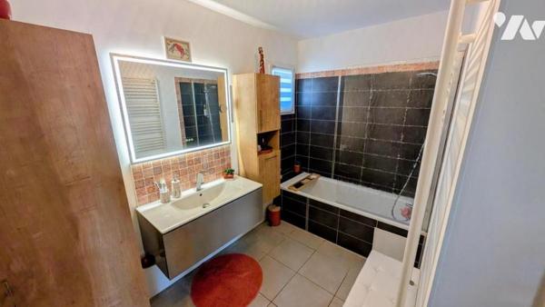 VILLA CONTEMPORAINE DE TYPE 4 EN R+1 (RESIDENCE SECURISEE) 