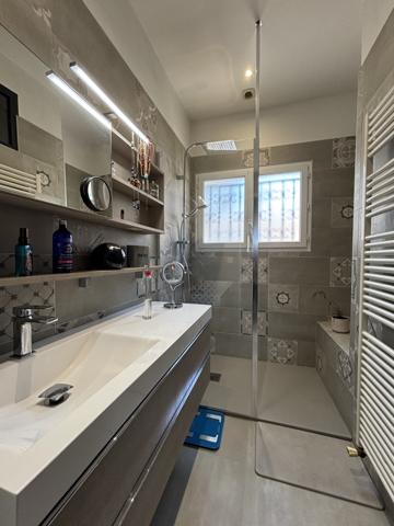 MAISON FAMILIALE 8 PIECES 220 M2 500 M PLAGE