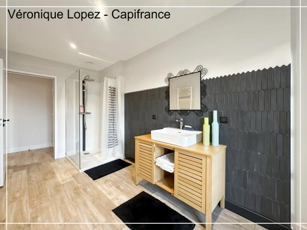 Agen, cœur de ville, superbe maison en pierre de 266 m² entièrement rénovée, jardin, piscine, atelier, garage 5 voitures