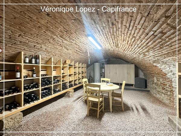 Agen, cœur de ville, superbe maison en pierre de 266 m² entièrement rénovée, jardin, piscine, atelier, garage 5 voitures