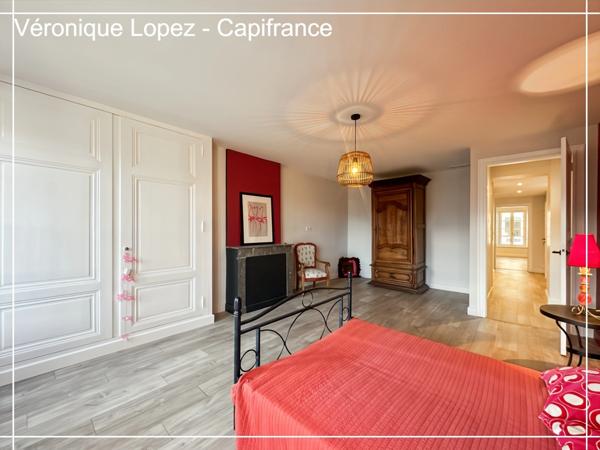 Agen, cœur de ville, superbe maison en pierre de 266 m² entièrement rénovée, jardin, piscine, atelier, garage 5 voitures