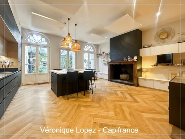 Agen, cœur de ville, superbe maison en pierre de 266 m² entièrement rénovée, jardin, piscine, atelier, garage 5 voitures