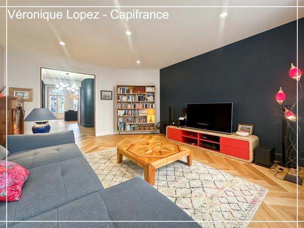 Agen, cœur de ville, superbe maison en pierre de 266 m² entièrement rénovée, jardin, piscine, atelier, garage 5 voitures