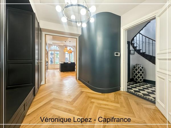 Agen, cœur de ville, superbe maison en pierre de 266 m² entièrement rénovée, jardin, piscine, atelier, garage 5 voitures