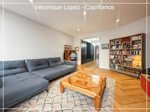 Agen, cœur de ville, superbe maison en pierre de 266 m² entièrement rénovée, jardin, piscine, atelier, garage 5 voitures