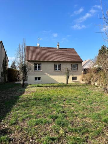 Maison traditionnelle sur terrain 1267 m2