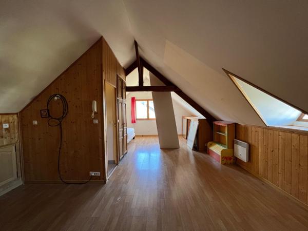 Maison traditionnelle sur terrain 1267 m2