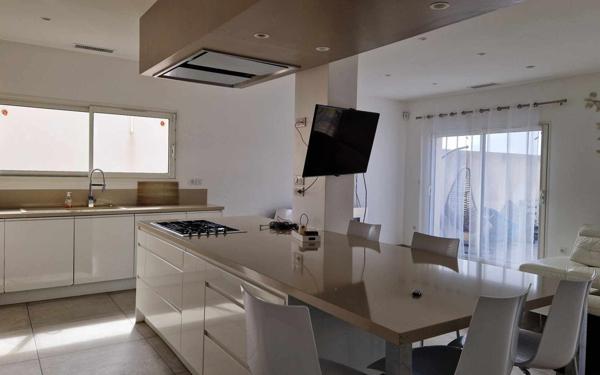 Maison à vendre    5 pièces •  Mèze