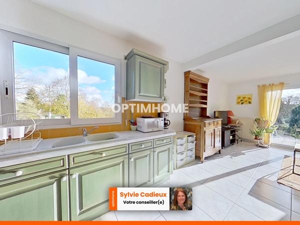 Maison familiale avec sous-sol complet et grand terrain à Sainte-Marie (35600)