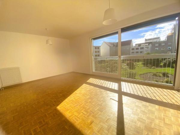 03200 VICHY APPARTEMENT 3 PIÈCES AVEC CAVE EN SUS UNE PLACE DE PARKING AU SOUS SOL -BORD D'ALLIER