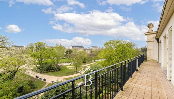 Paris 8ème, Appartement 3 Chambres -  252 m² à vendre