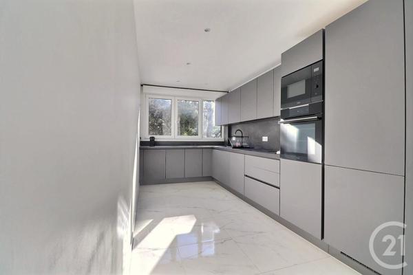 Appartement F4 à vendre  4 pièces - 83,10 m2 ST RAPHAEL - 83