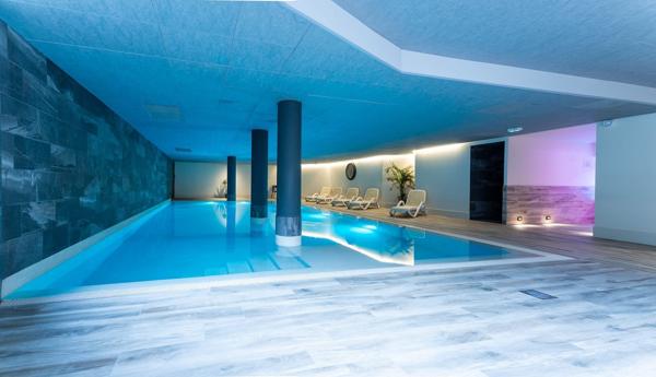 INVESTISSEMENT LOCATIF  CAUTERETS  Résidence de tourisme AppartHotel Garden & City  7,68% de rentabilité