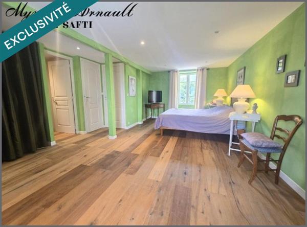 Maisons en pierre 4 chambres Grange Piscine Puits Annexes