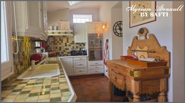 Maisons en pierre 4 chambres Grange Piscine Puits Annexes