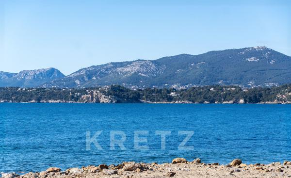 LE PRADET – LES OURSINIÈRES – MAISON FRONT DE MER RÉNOVÉE AVEC VUE PANORAMIQUE SUR LA RADE DE TOULON