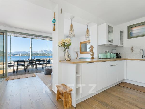 LE PRADET – LES OURSINIÈRES – MAISON FRONT DE MER RÉNOVÉE AVEC VUE PANORAMIQUE SUR LA RADE DE TOULON