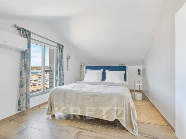LE PRADET – LES OURSINIÈRES – MAISON FRONT DE MER RÉNOVÉE AVEC VUE PANORAMIQUE SUR LA RADE DE TOULON