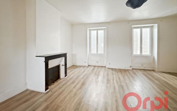 Maison à vendre    3 pièces •  Bruère-Allichamps