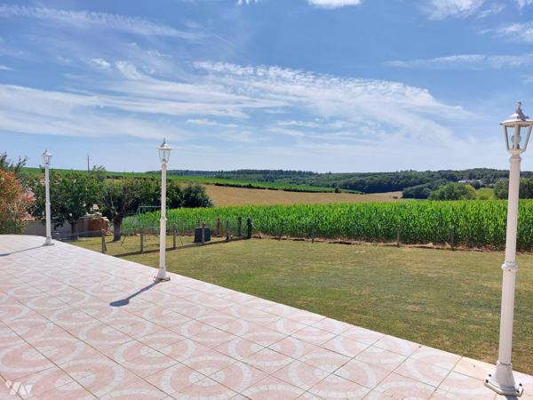 A 7min de GOURNAY EN BRAY, maison familiale de 177m² avec plain-pied de vie offrant une jolie vue.