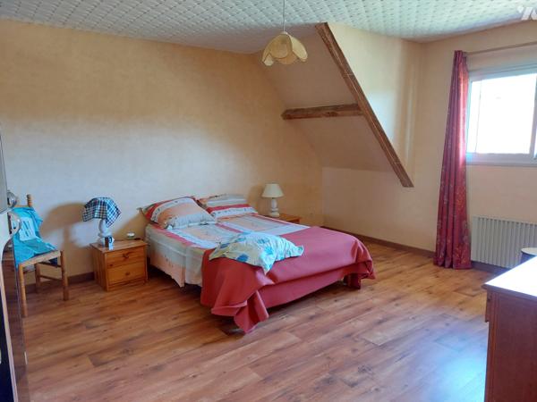 A 7min de GOURNAY EN BRAY, maison familiale de 177m² avec plain-pied de vie offrant une jolie vue.