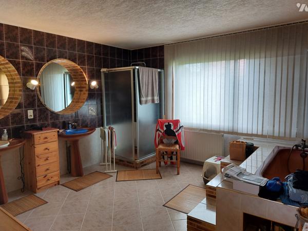 A 7min de GOURNAY EN BRAY, maison familiale de 177m² avec plain-pied de vie offrant une jolie vue.