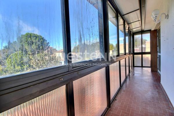 Marignane- Appartement 3/4 pièces d'une surface de 78 m² avec une véranda et un jardin.