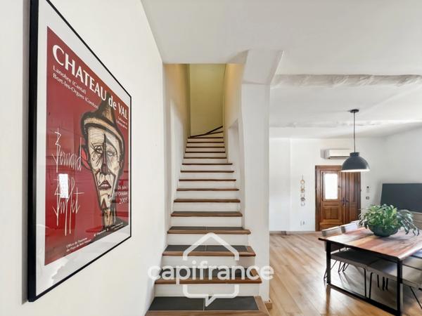 MALLEMORT maison de village entièrement rénovée,de 115 m2 très bien entretenue, 1 étage, beaux volumes, 3 chambres, 2 salles d'eau, bien localisée, un extérieur, un local