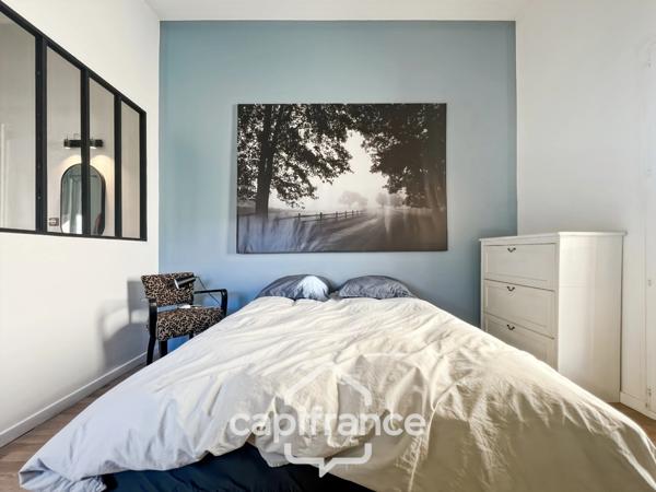 MALLEMORT maison de village entièrement rénovée,de 115 m2 très bien entretenue, 1 étage, beaux volumes, 3 chambres, 2 salles d'eau, bien localisée, un extérieur, un local