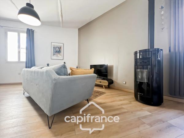 MALLEMORT maison de village entièrement rénovée,de 115 m2 très bien entretenue, 1 étage, beaux volumes, 3 chambres, 2 salles d'eau, bien localisée, un extérieur, un local