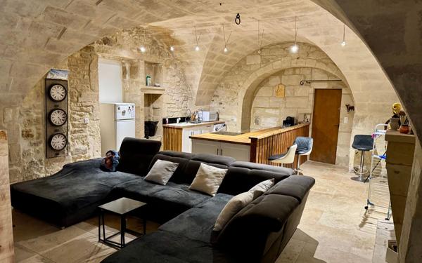 Appartement à vendre    2 pièces • 212 m2 Beaucaire