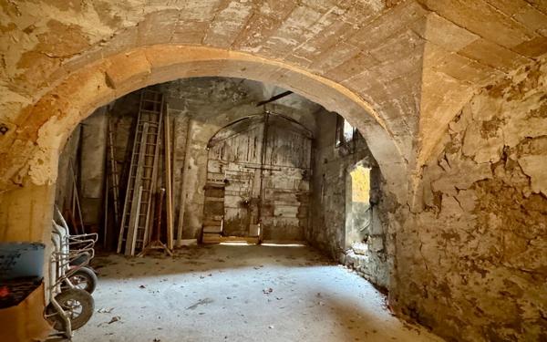 Appartement à vendre    2 pièces • 212 m2 Beaucaire