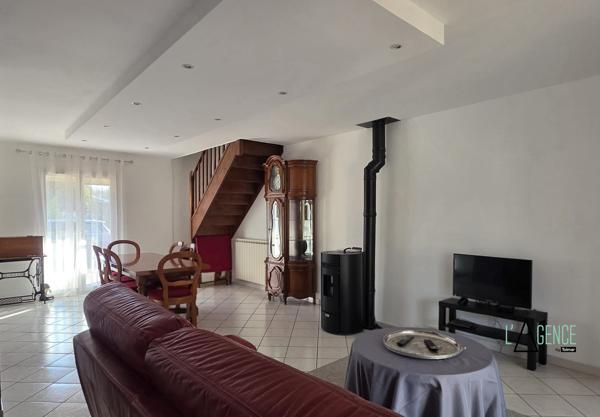 Mérignac Quartier Pichey/Le Chut : À découvrir sans tarder, spacieuse maison familiale de 139 m² avec piscine et grand terrain, dans un secteur stratégique !