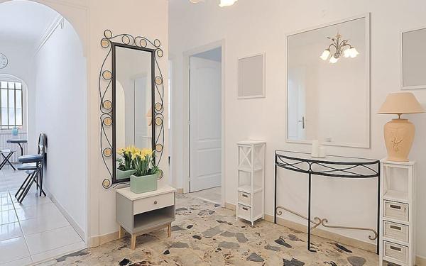 Appartement à vendre    3 pièces • 60,23 m2 Saint-Laurent-du-Var