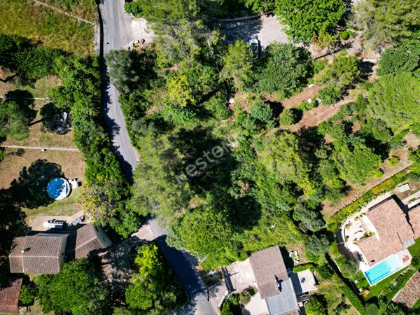 Terrain constructible 1323 m², PC 213 m², piscine